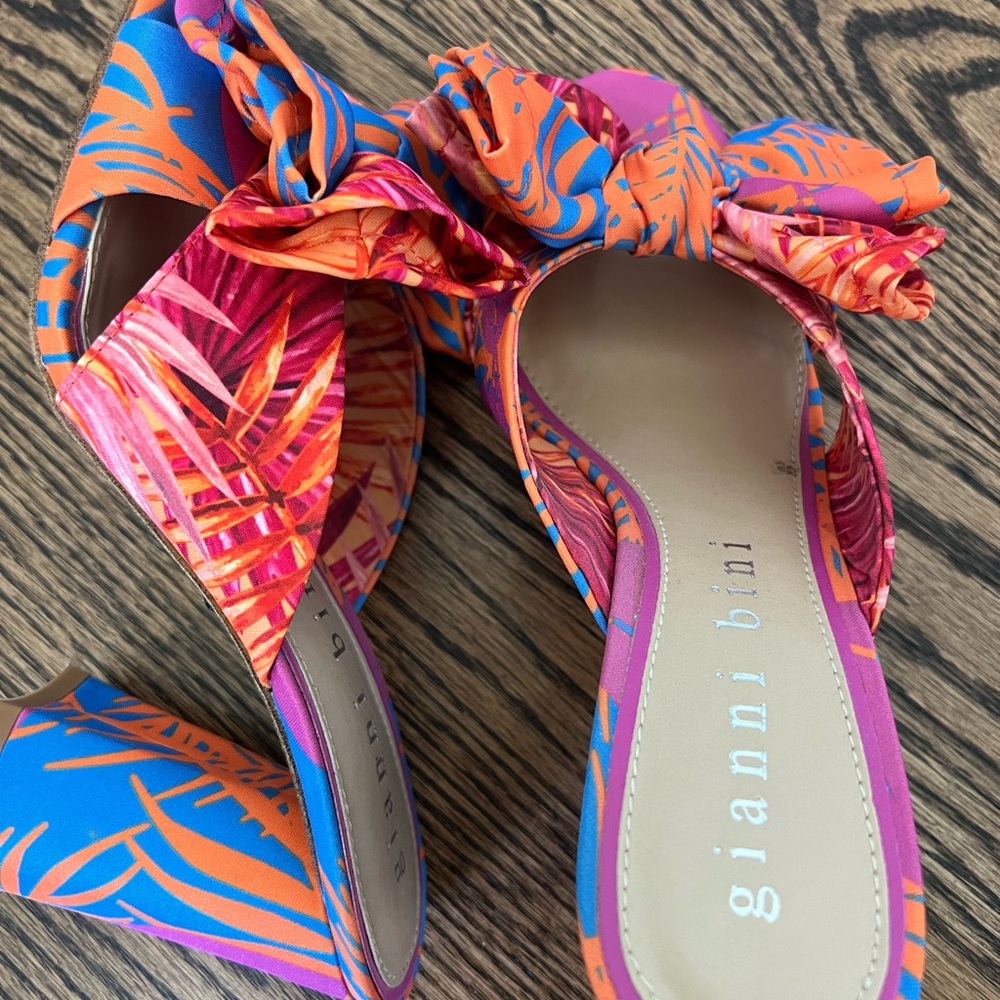 Gianni Bini floral mules. Size 7.5